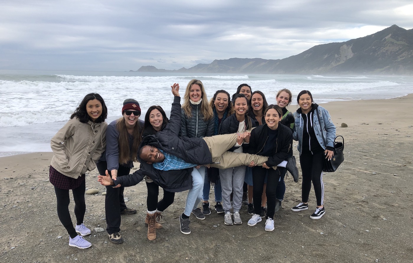Grad New Zealand 2019 beach group